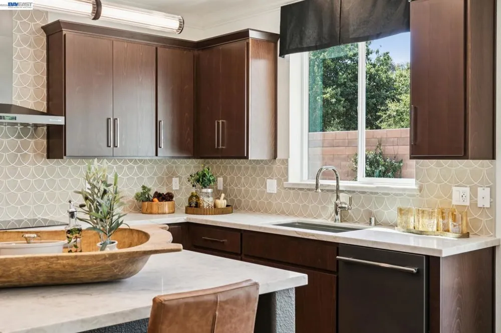 658 West Cliff St Oakley, CA 94561