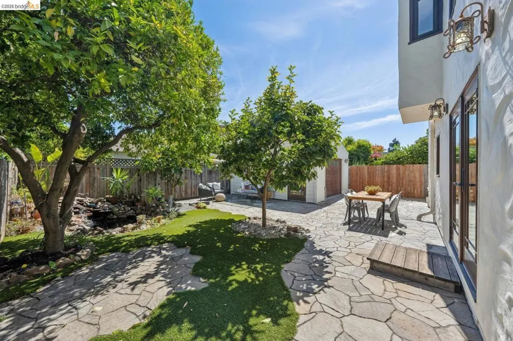833 Rodney DR San Leandro, CA 94577