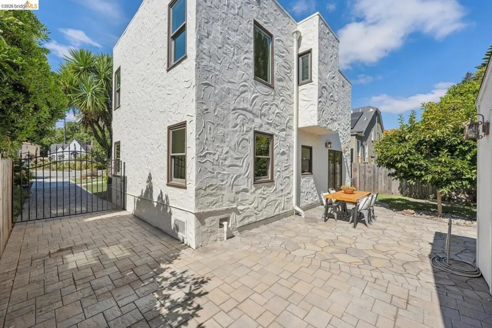 833 Rodney DR San Leandro, CA 94577