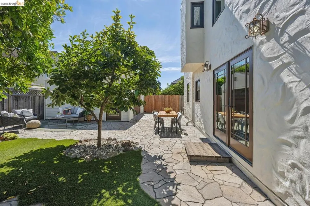833 Rodney DR San Leandro, CA 94577