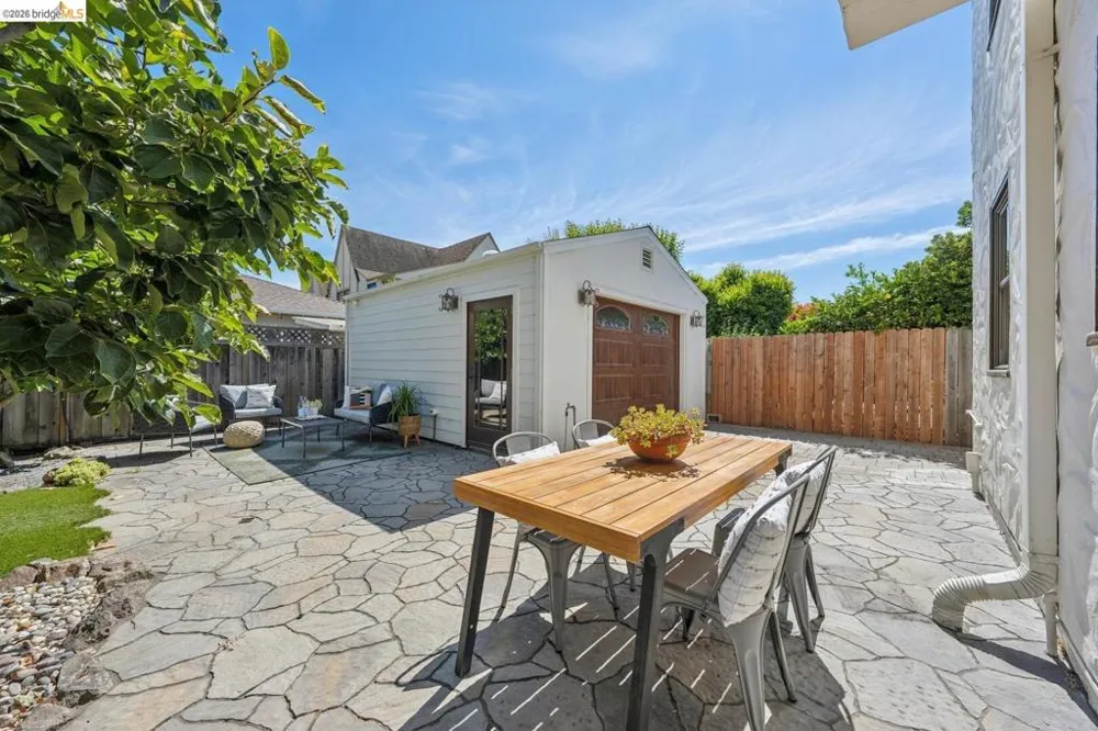 833 Rodney DR San Leandro, CA 94577