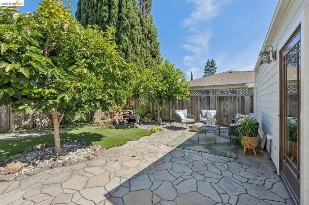 833 Rodney DR San Leandro, CA 94577