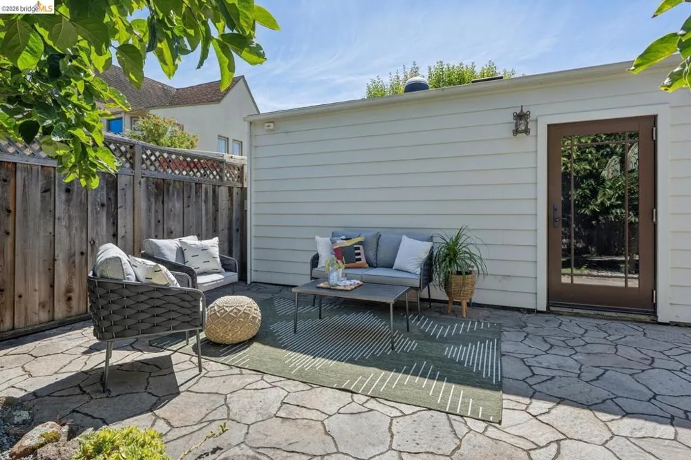 833 Rodney DR San Leandro, CA 94577