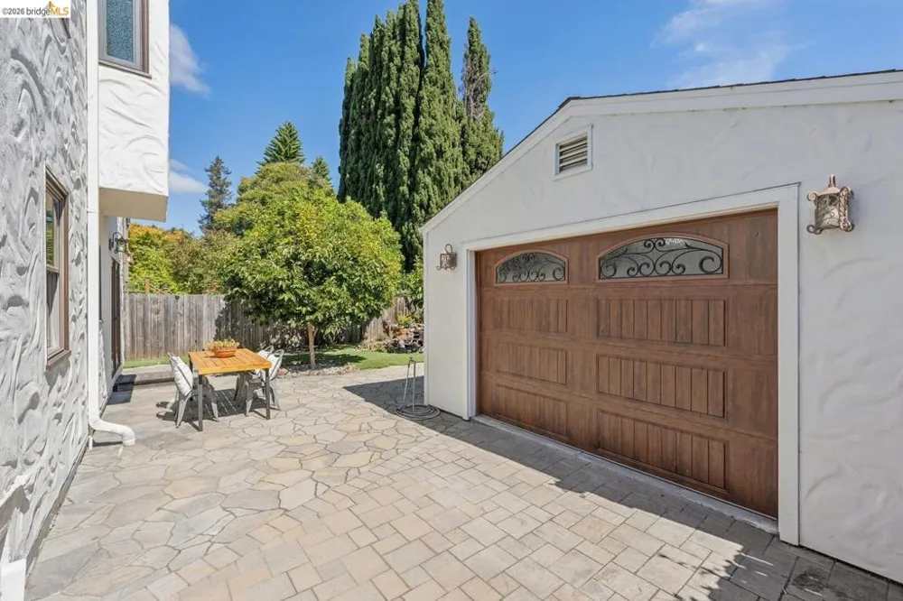 833 Rodney DR San Leandro, CA 94577