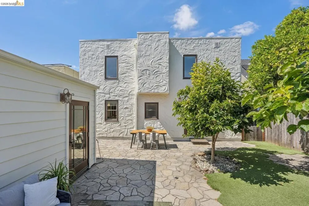 833 Rodney DR San Leandro, CA 94577