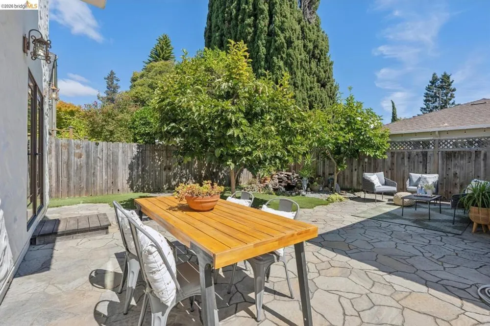 833 Rodney DR San Leandro, CA 94577