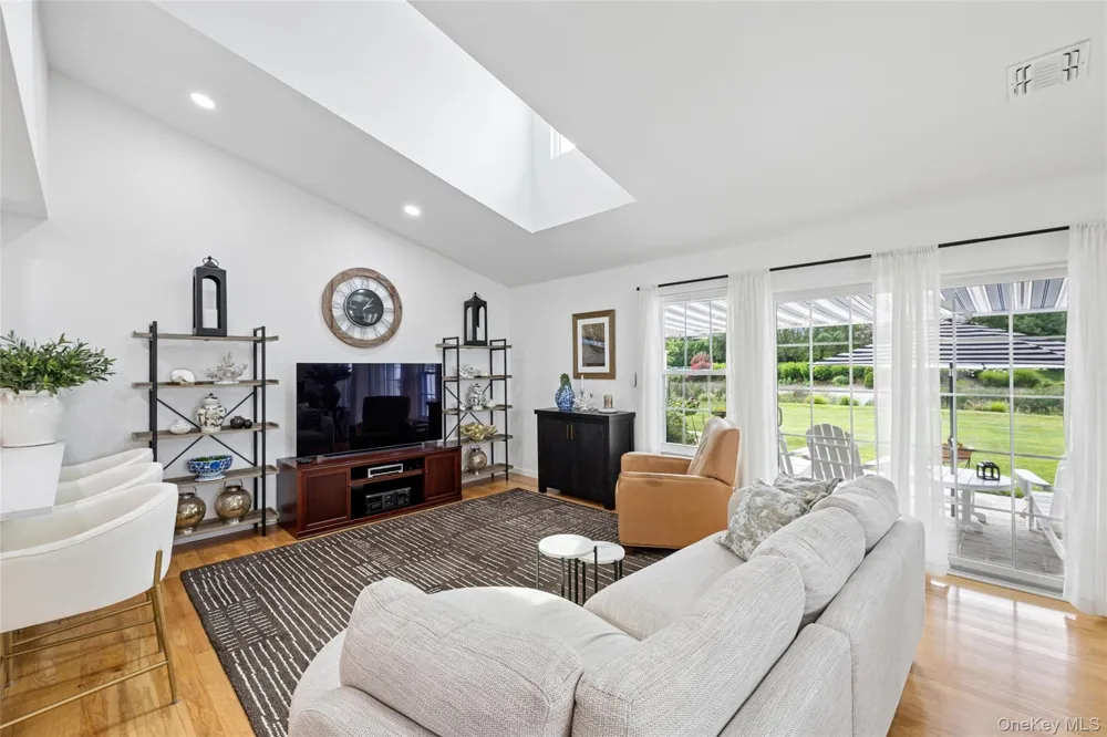 3 Summerfield Lane S Aquebogue, NY 11901