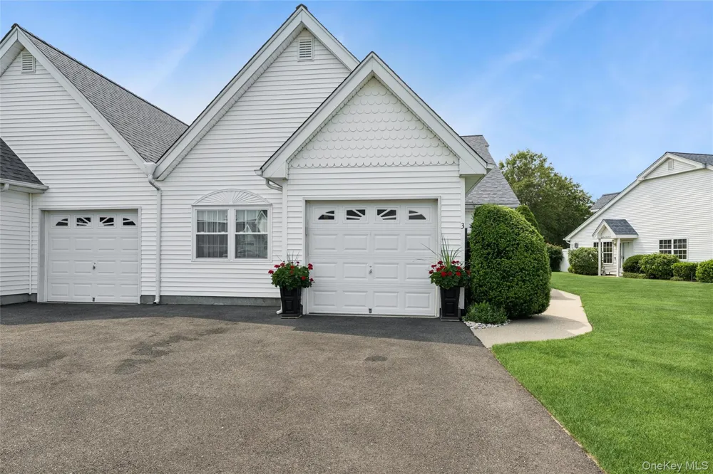 3 Summerfield Lane S Aquebogue, NY 11901