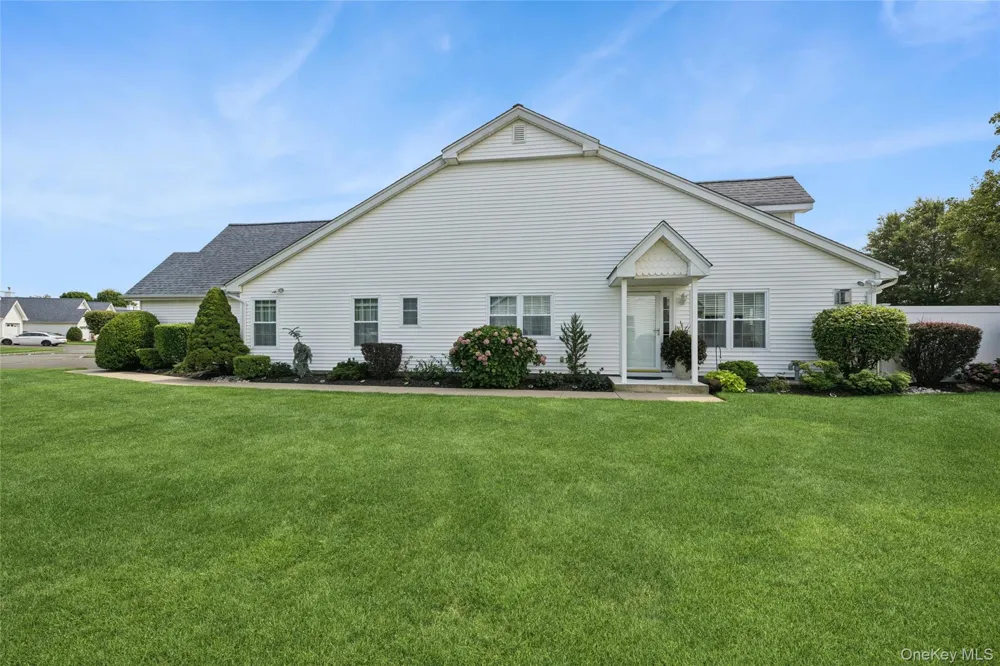 3 Summerfield Lane S Aquebogue, NY 11901