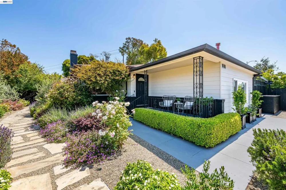 3229 Toyon Ter Alameda, CA 94501