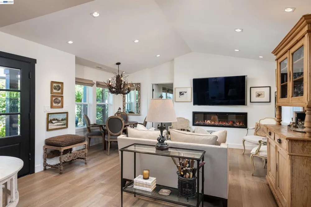 3229 Toyon Ter Alameda, CA 94501