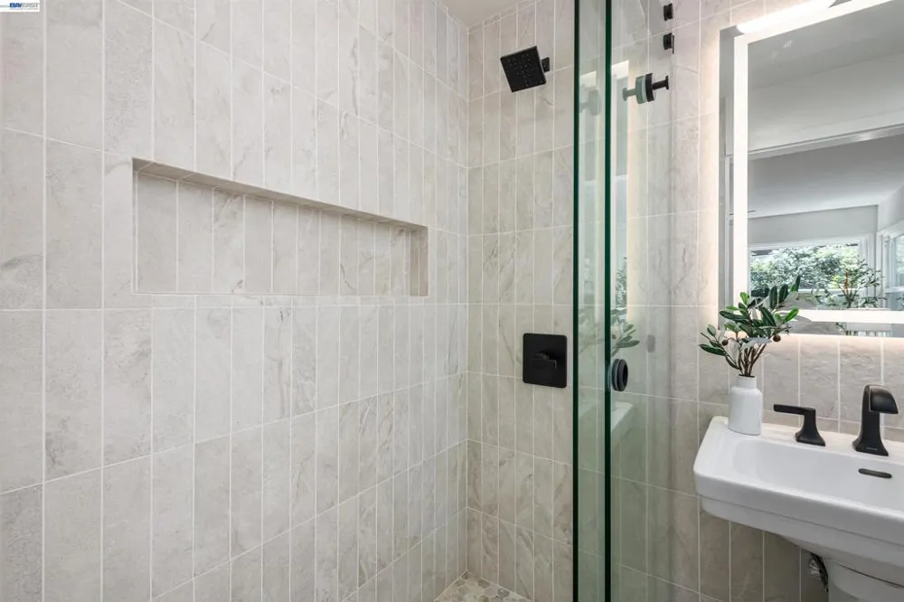 3229 Toyon Ter Alameda, CA 94501