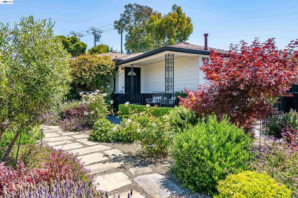 3229 Toyon Ter Alameda, CA 94501