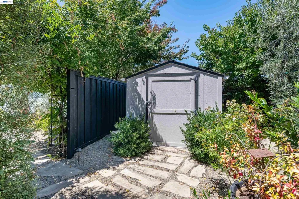3229 Toyon Ter Alameda, CA 94501