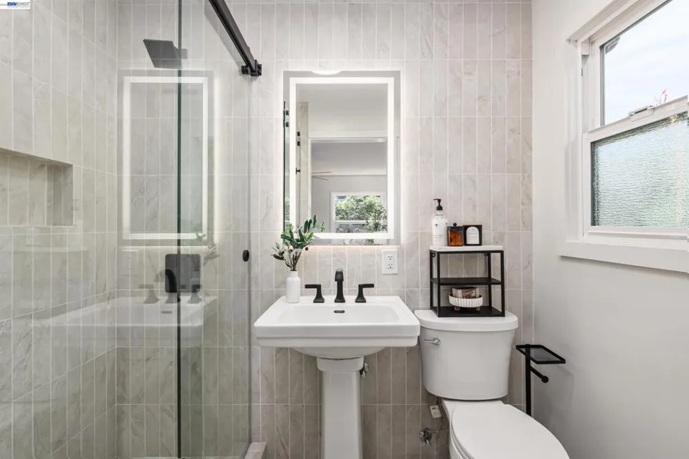 3229 Toyon Ter Alameda, CA 94501