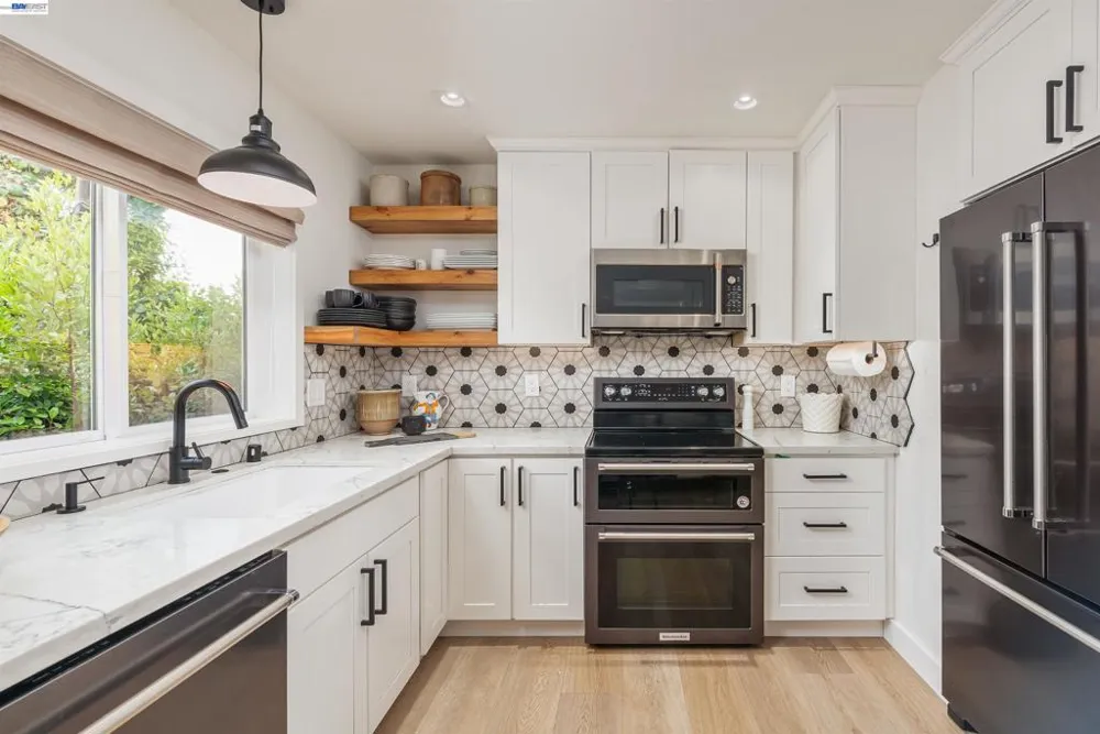 3229 Toyon Ter Alameda, CA 94501