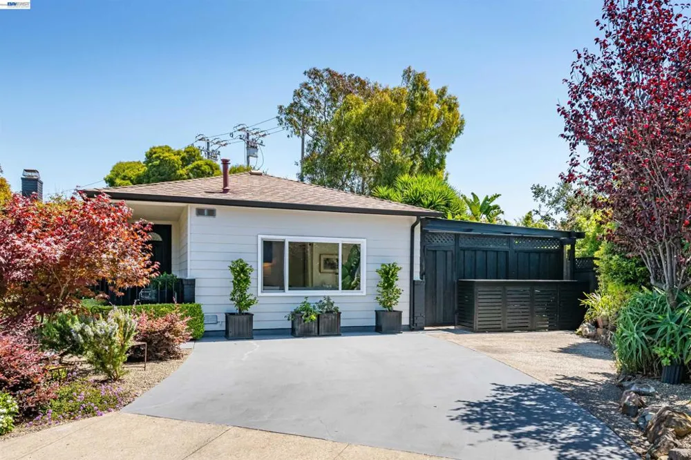 3229 Toyon Ter Alameda, CA 94501