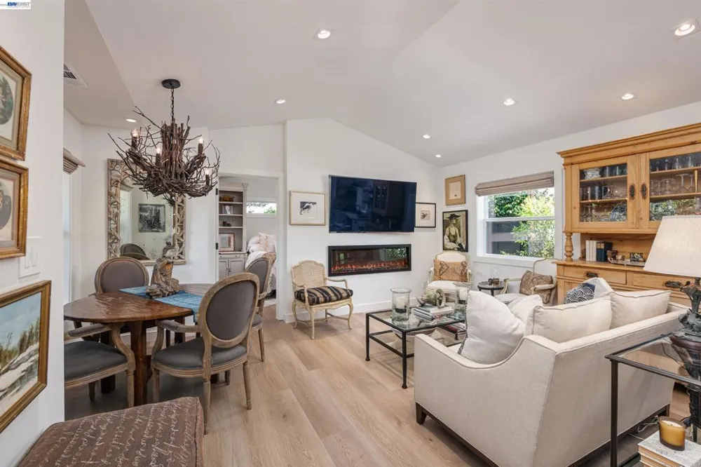3229 Toyon Ter Alameda, CA 94501