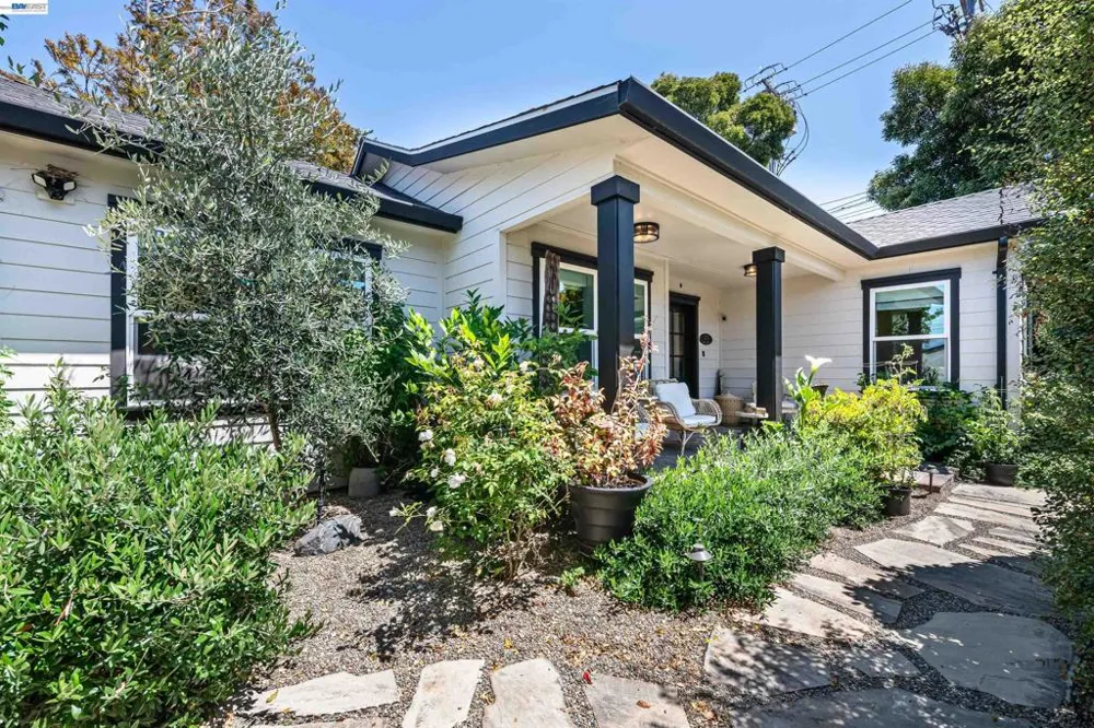 3229 Toyon Ter Alameda, CA 94501