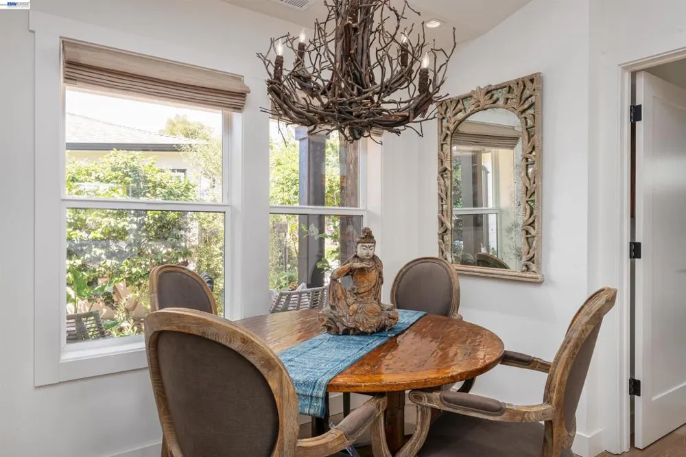 3229 Toyon Ter Alameda, CA 94501