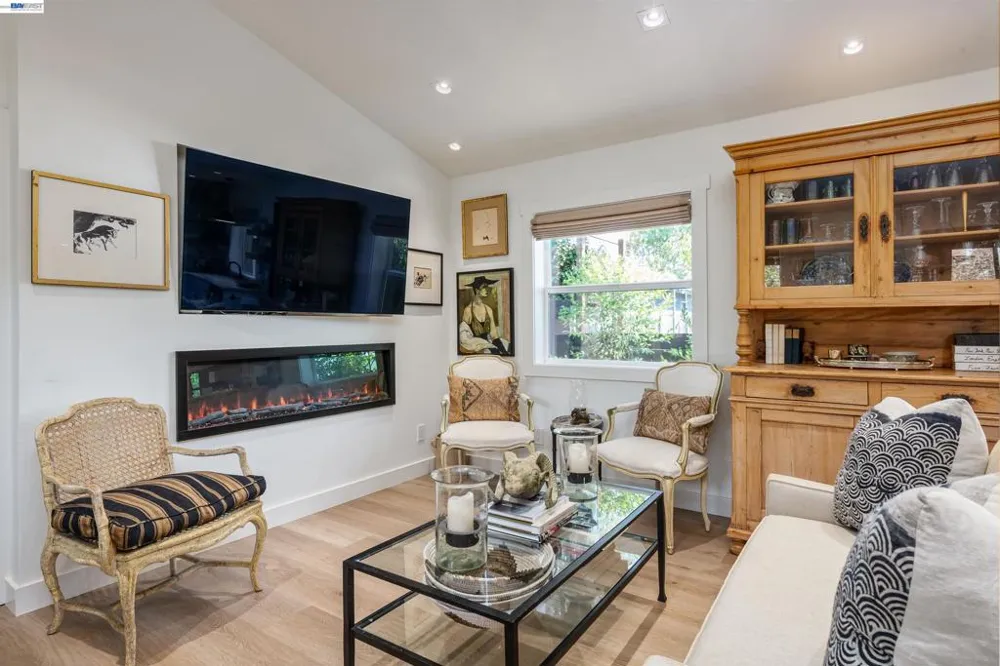 3229 Toyon Ter Alameda, CA 94501