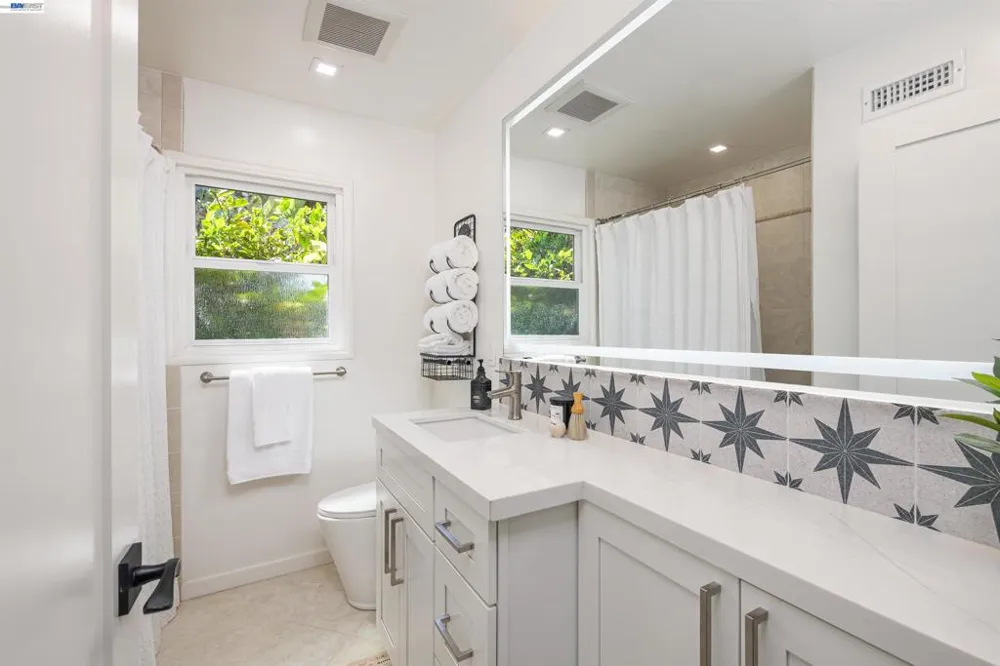 3229 Toyon Ter Alameda, CA 94501