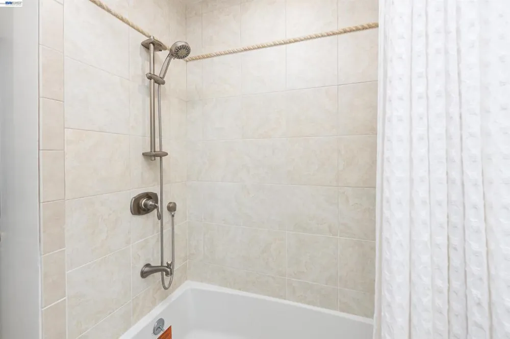 3229 Toyon Ter Alameda, CA 94501