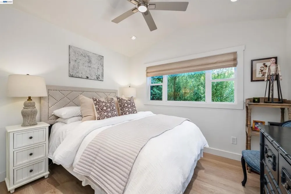 3229 Toyon Ter Alameda, CA 94501