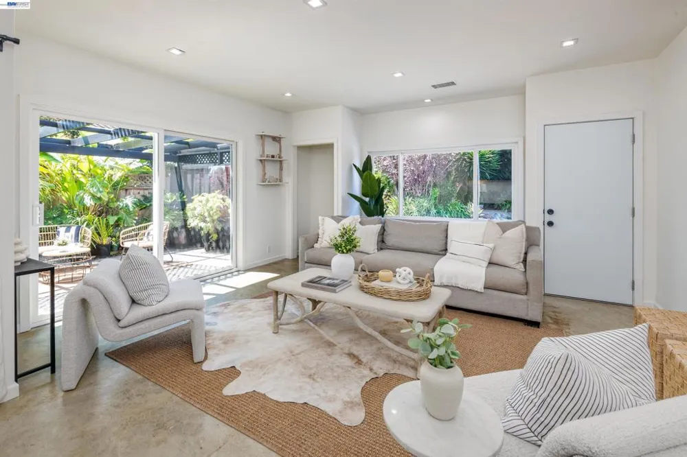 3229 Toyon Ter Alameda, CA 94501
