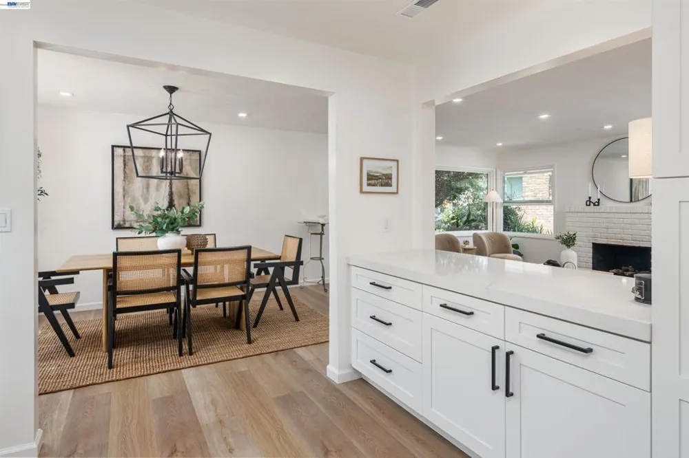 3229 Toyon Ter Alameda, CA 94501