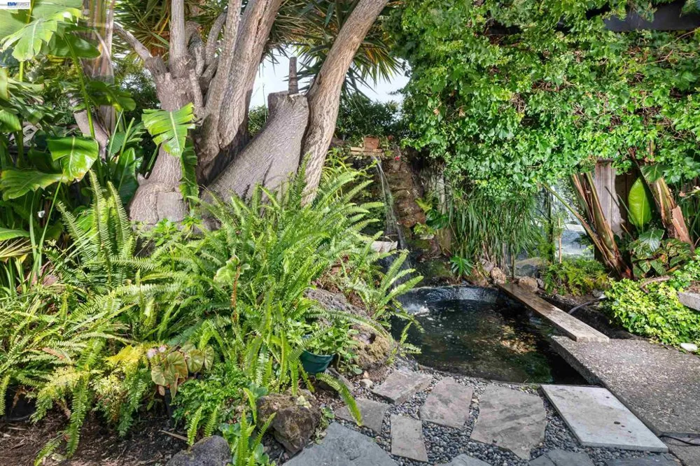 3229 Toyon Ter Alameda, CA 94501