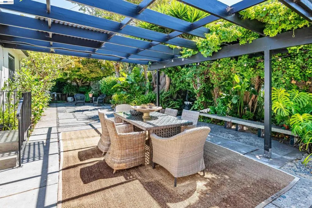 3229 Toyon Ter Alameda, CA 94501