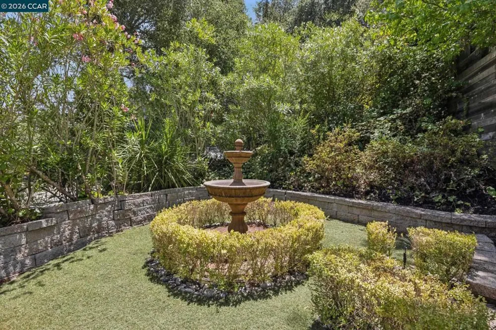 6 Monte Vista Rd Orinda, CA 94563