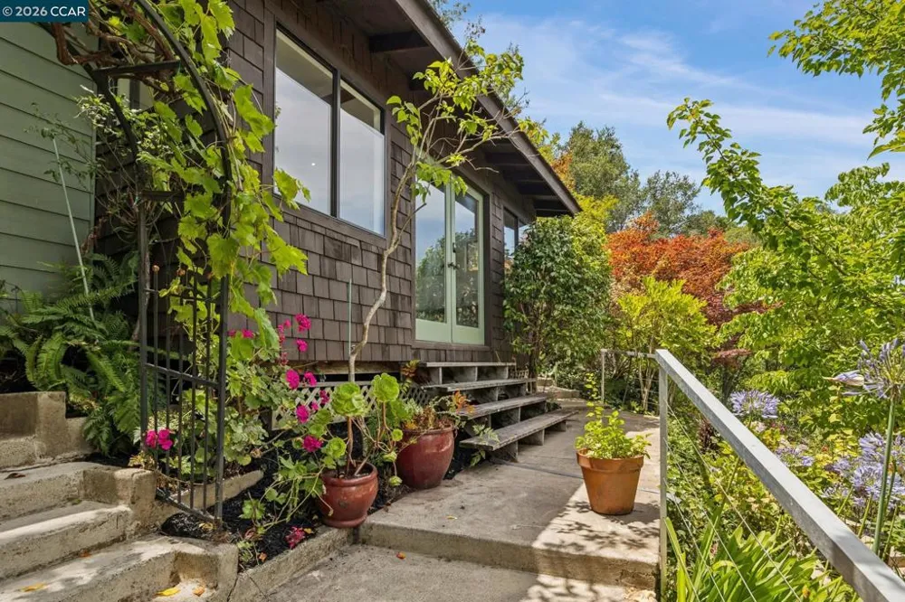 6 Monte Vista Rd Orinda, CA 94563