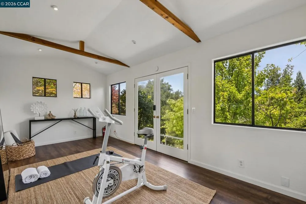 6 Monte Vista Rd Orinda, CA 94563