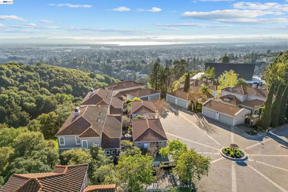 4636 Redwood Rd Oakland, CA 94619