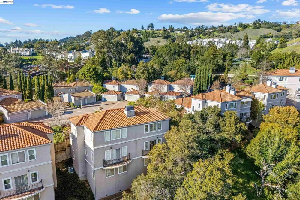 4636 Redwood Rd Oakland, CA 94619