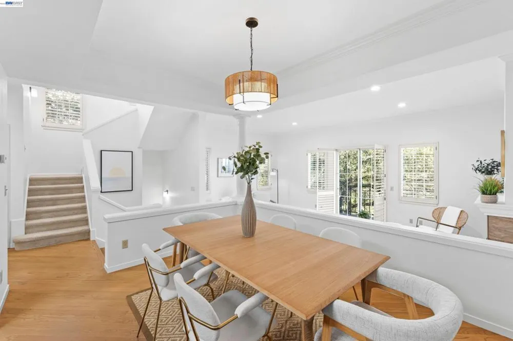 4636 Redwood Rd Oakland, CA 94619