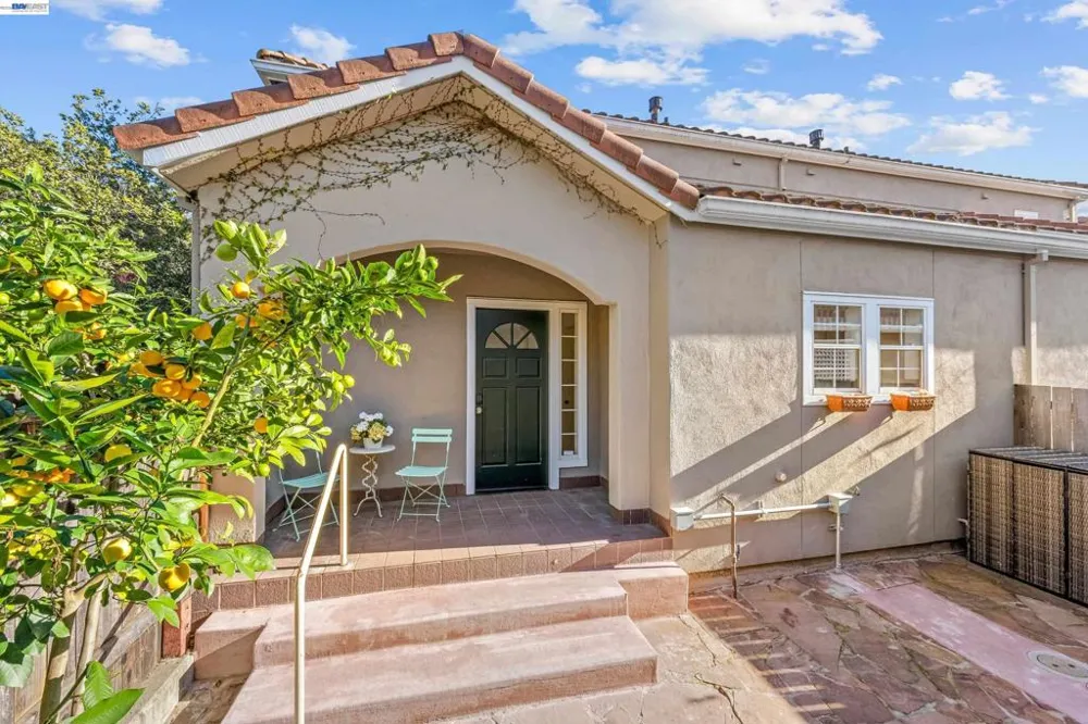 4636 Redwood Rd Oakland, CA 94619