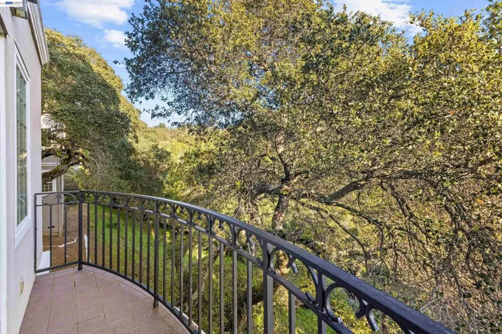 4636 Redwood Rd Oakland, CA 94619