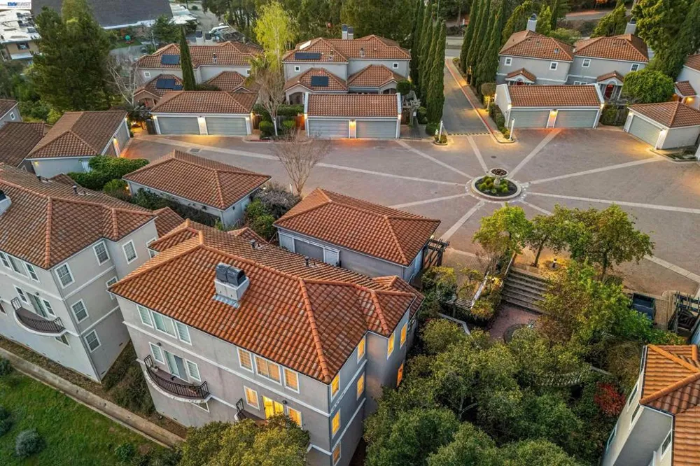 4636 Redwood Rd Oakland, CA 94619