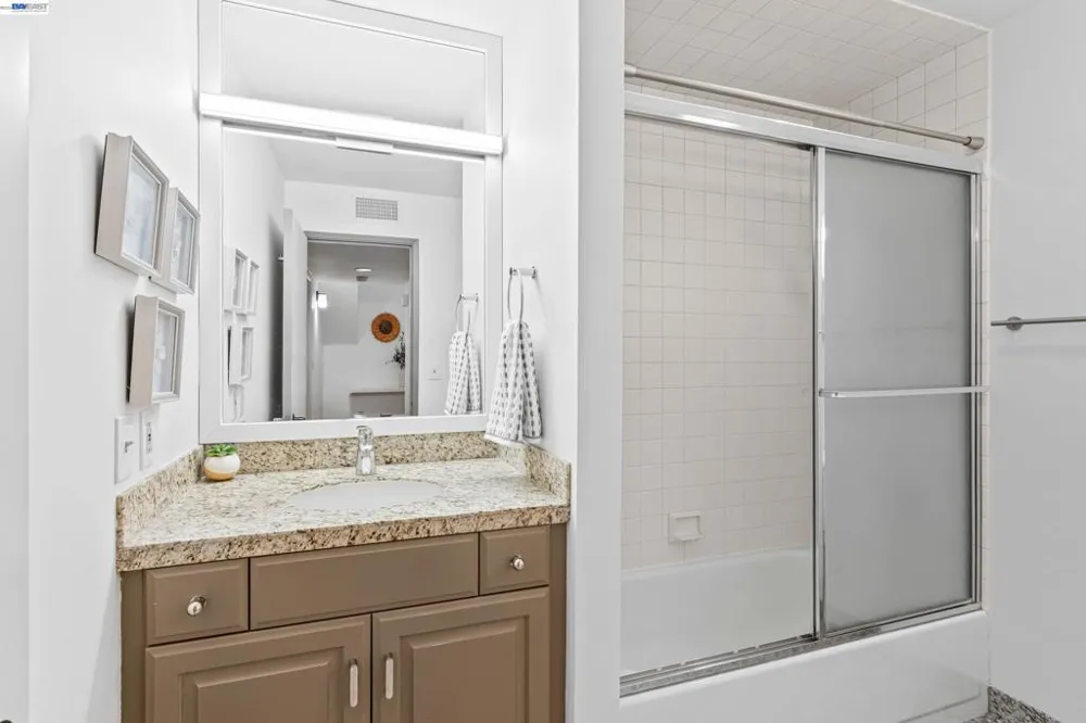 4636 Redwood Rd Oakland, CA 94619