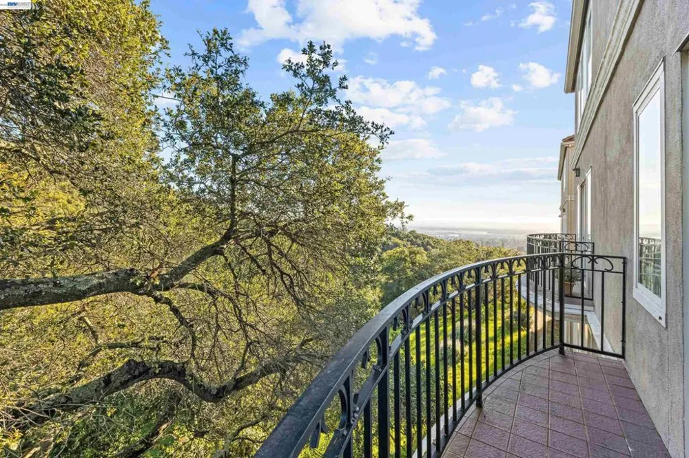 4636 Redwood Rd Oakland, CA 94619