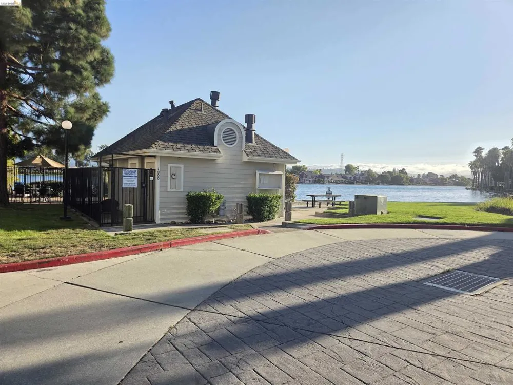 1107 Outrigger Lane Foster City, CA 94404