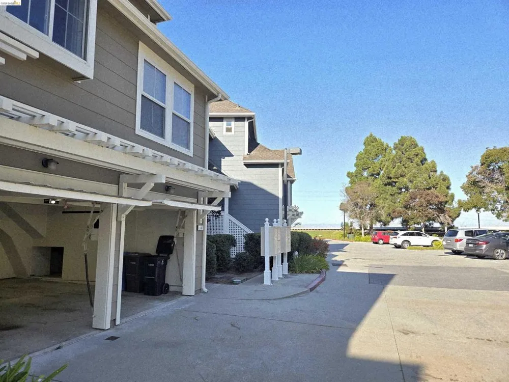 1107 Outrigger Lane Foster City, CA 94404