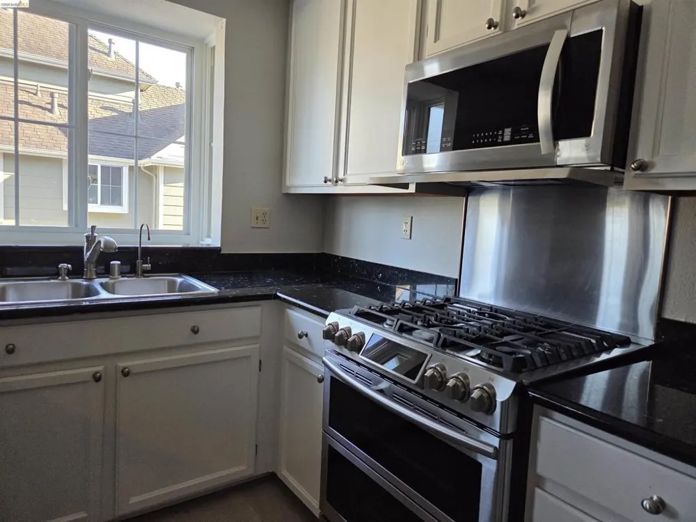 1107 Outrigger Lane Foster City, CA 94404