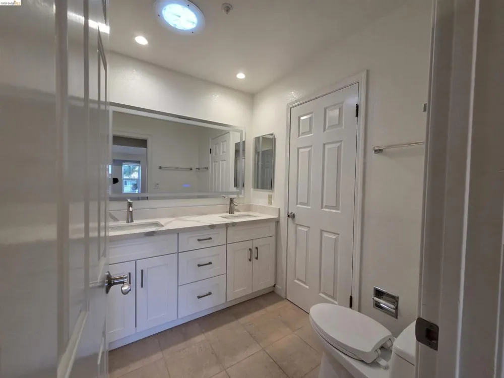 1107 Outrigger Lane Foster City, CA 94404