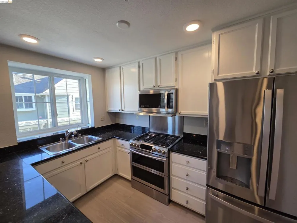 1107 Outrigger Lane Foster City, CA 94404