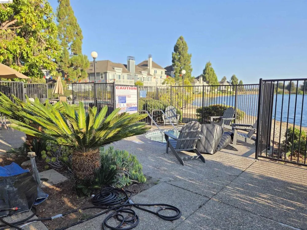 1107 Outrigger Lane Foster City, CA 94404