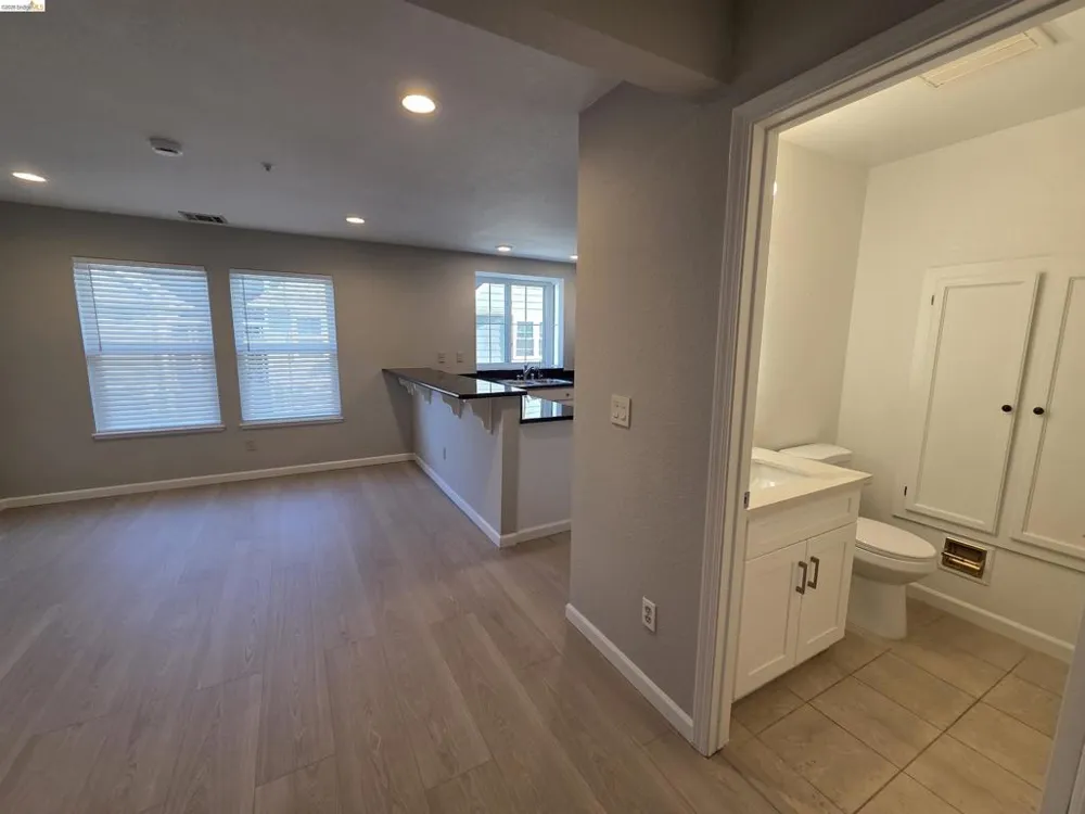 1107 Outrigger Lane Foster City, CA 94404